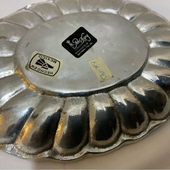 Ann Mary collection Scallop Edge Platter Tray Pewter Polished Finish 9x6.5 - Picture 5 of 7